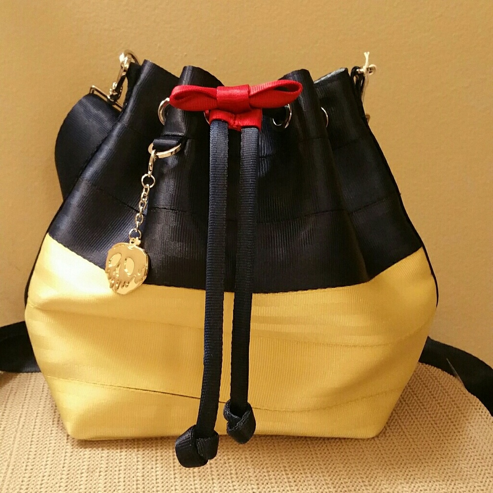 Harvey's Disney Snow White Parkhopper Bag